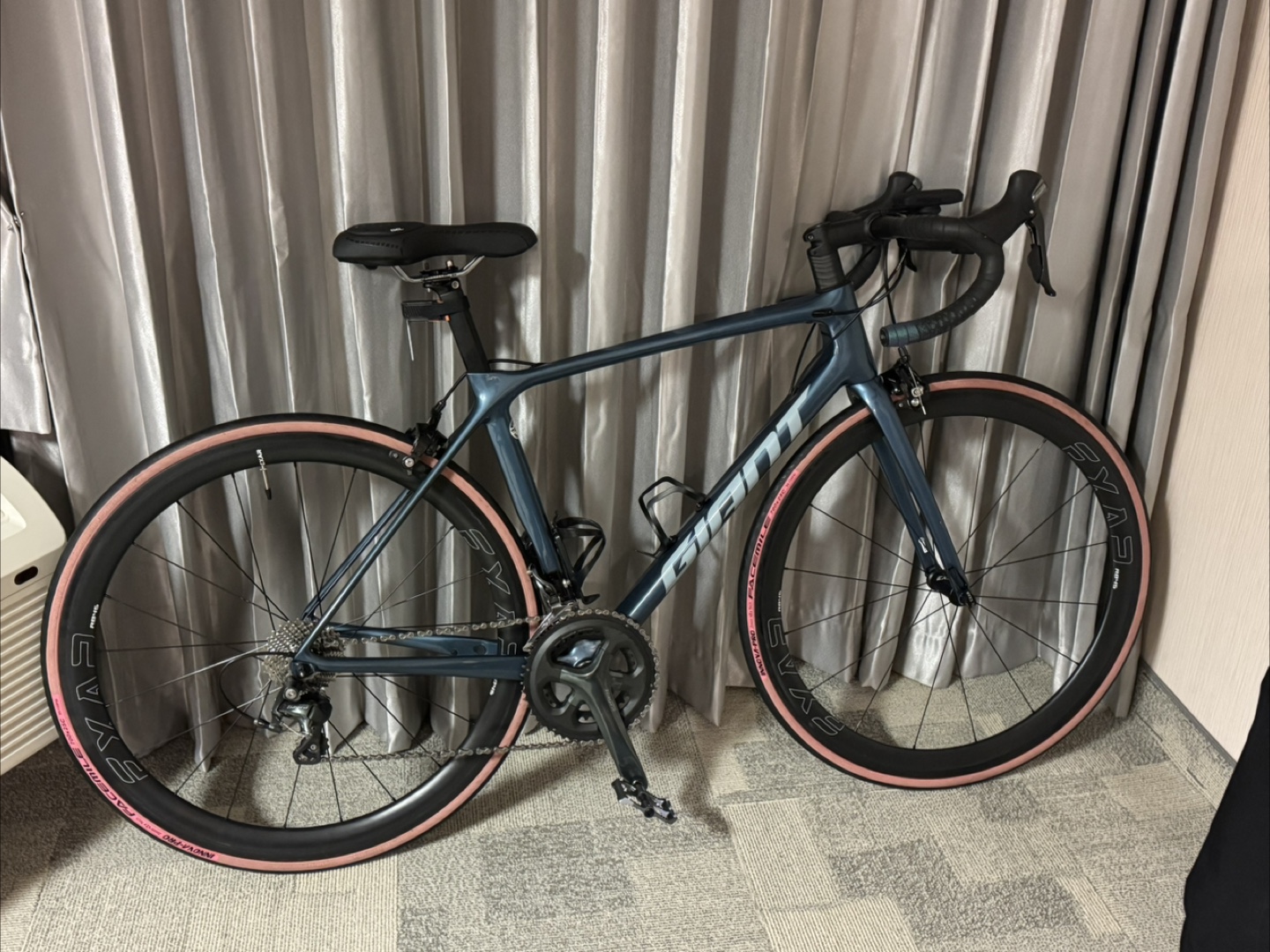 Giant TCR ADV Carbon Road Bike - Fully Upgraded
