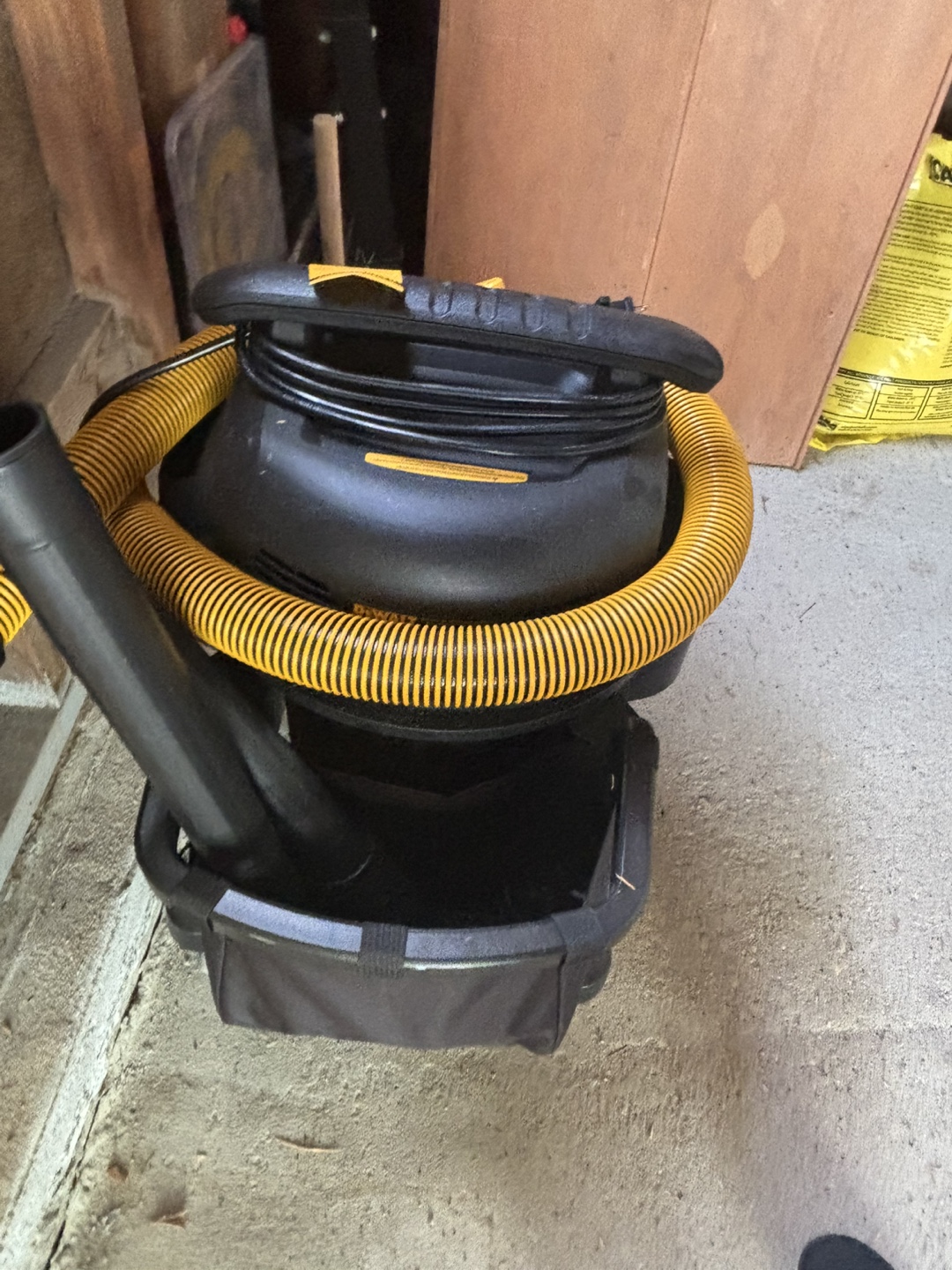 Dewalt Wet/Dry Vacuum - photo 4