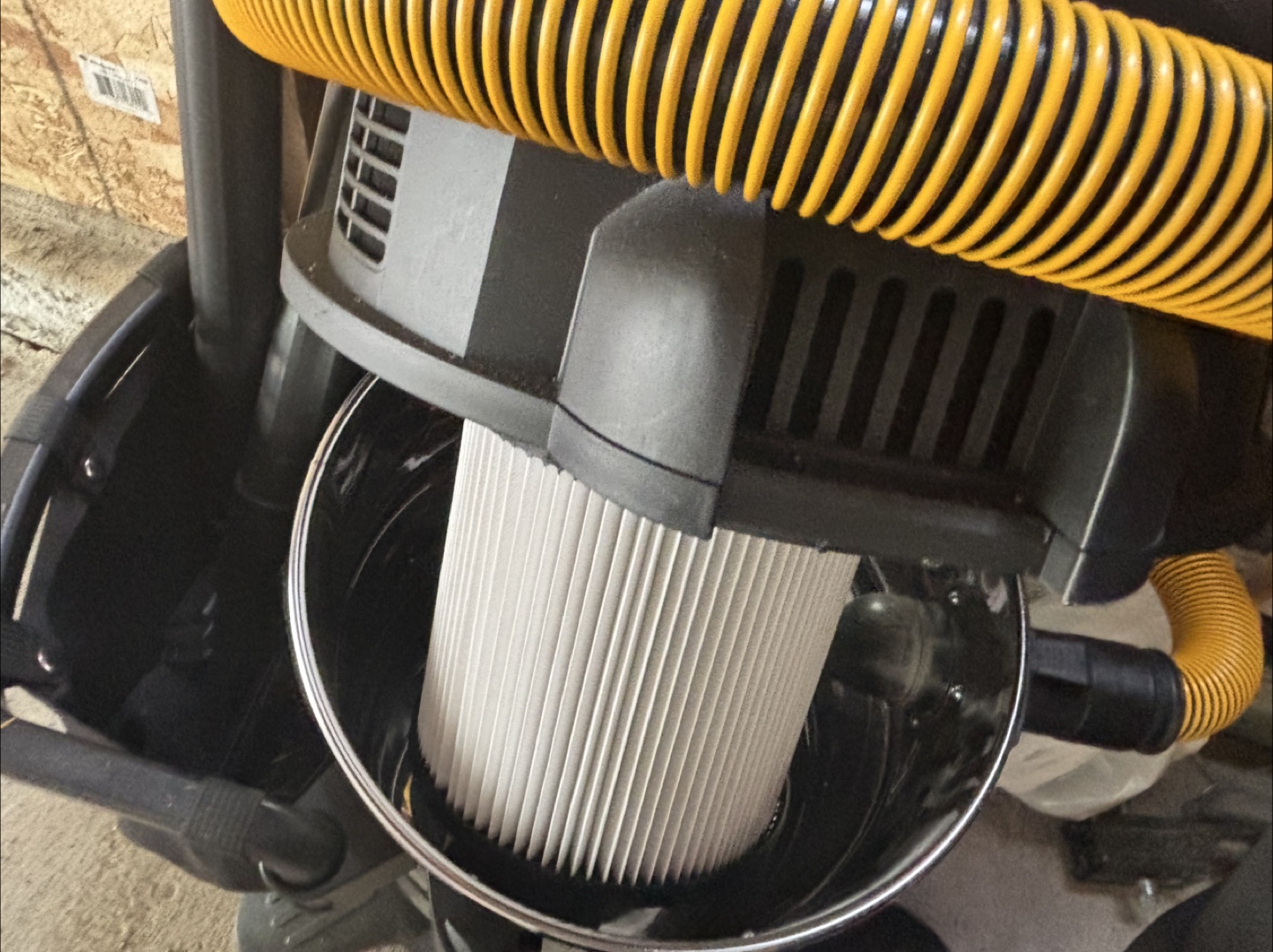 Dewalt Wet/Dry Vacuum - photo 2