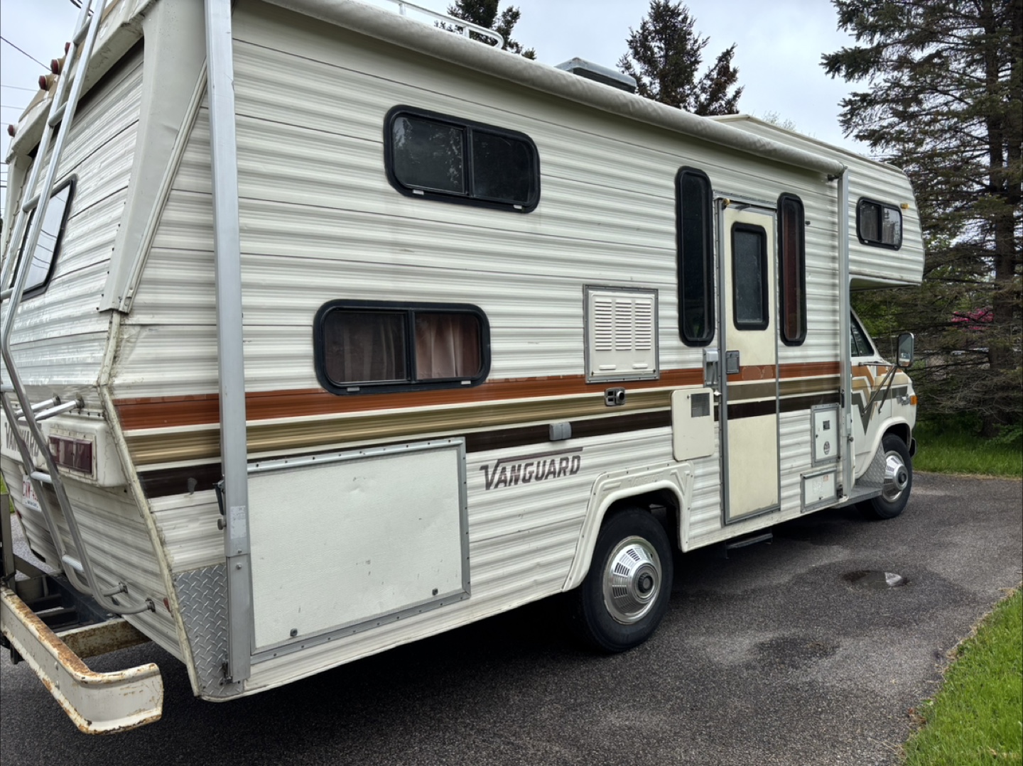 1981 GMC Vanguard Motorhome - photo 2