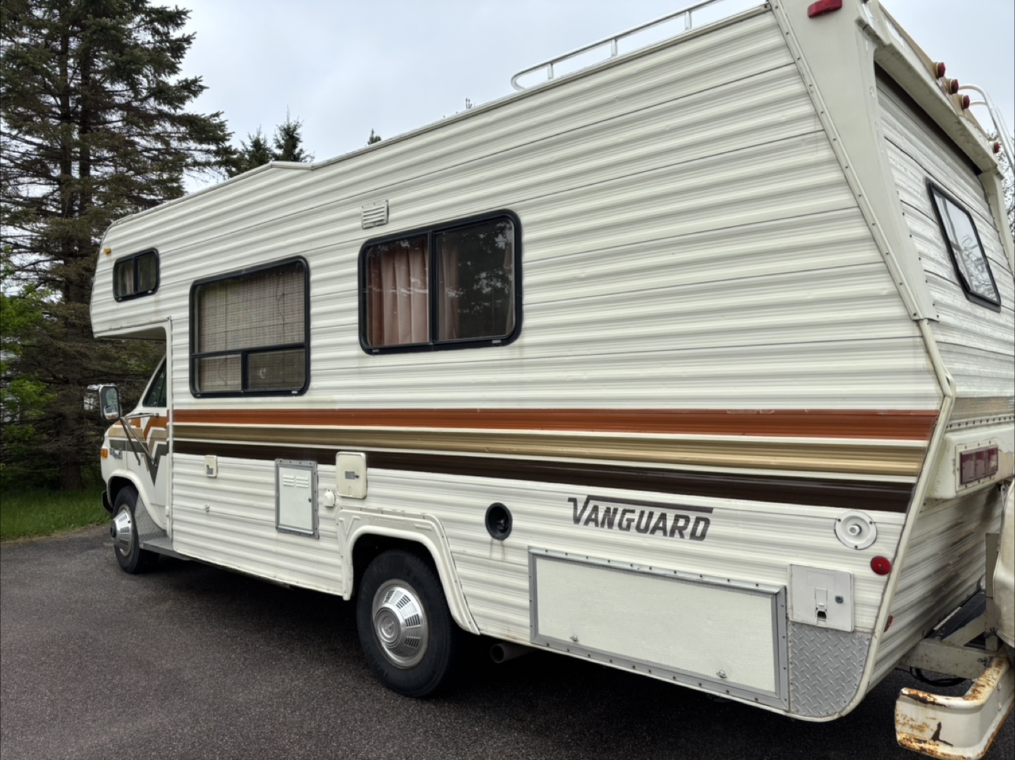 1981 GMC Vanguard Motorhome - photo 3