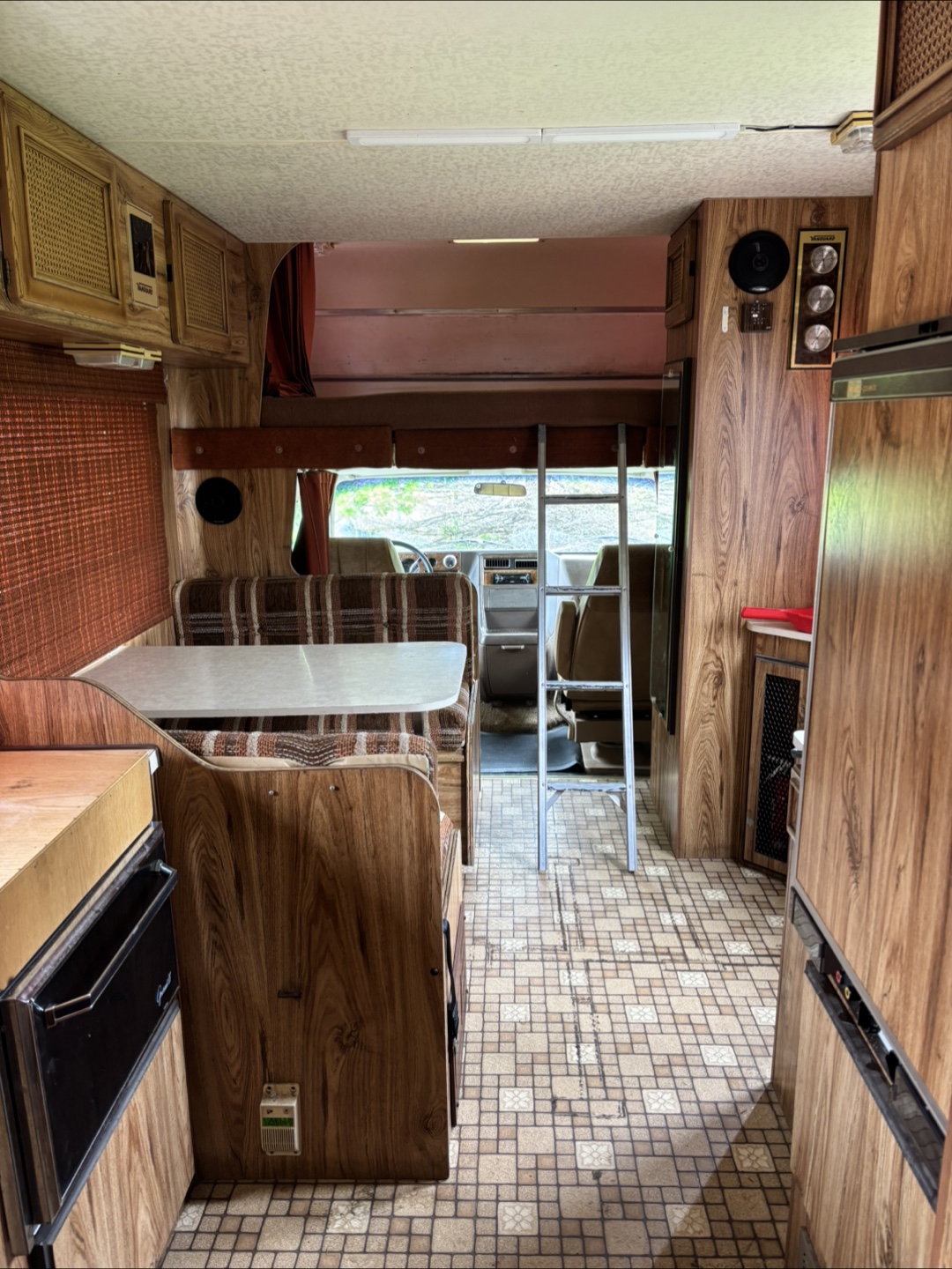 1981 GMC Vanguard Motorhome - photo 4