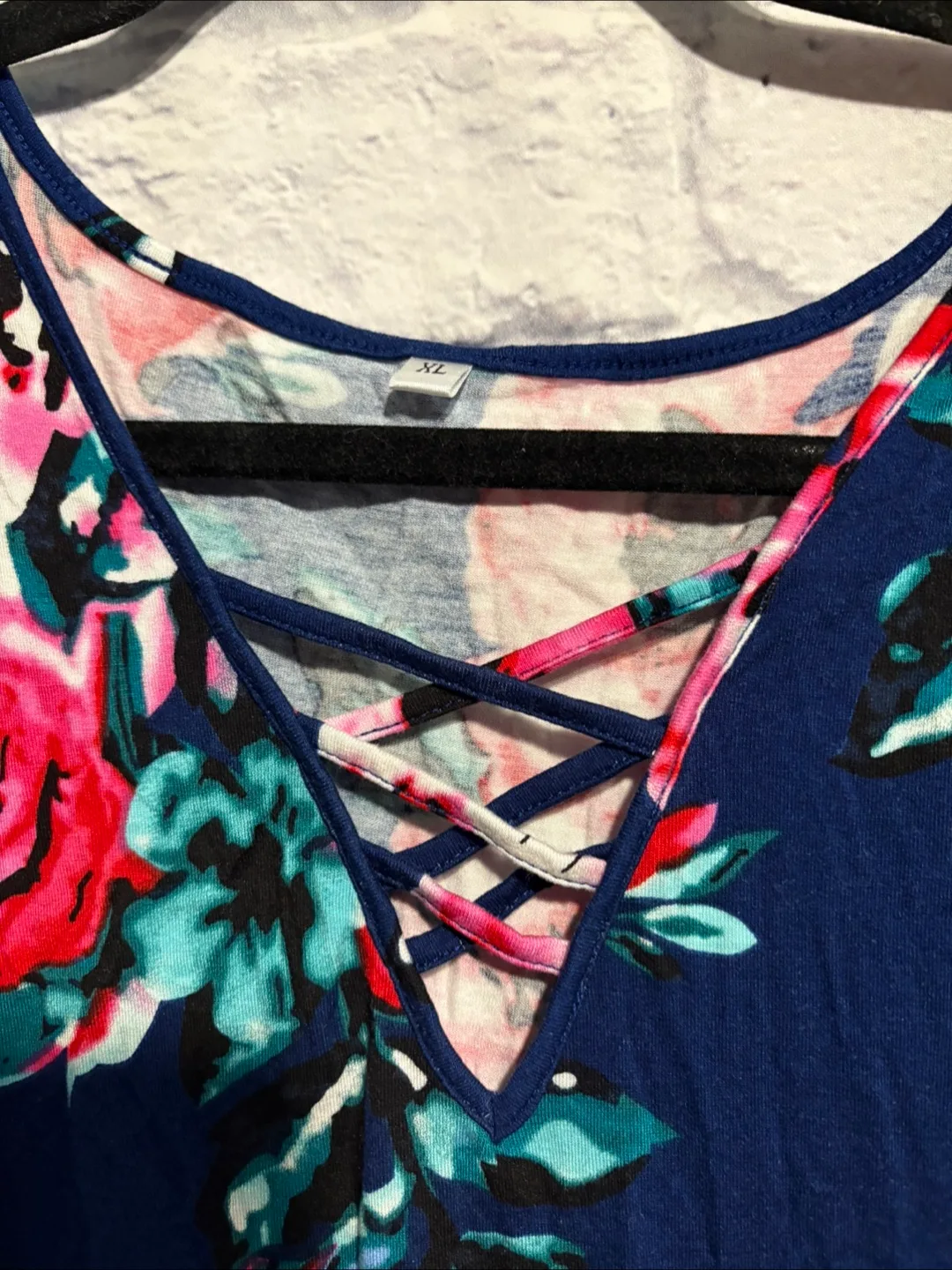 NWOT Floral Criss-Cross Tank Top - Size XL image indicator(2)