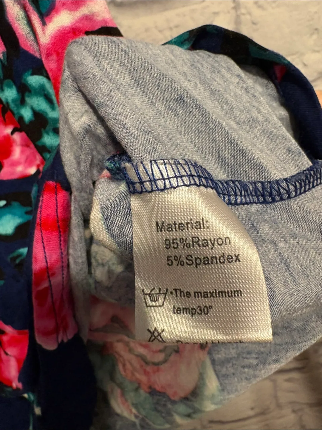 NWOT Floral Criss-Cross Tank Top - Size XL image indicator(3)