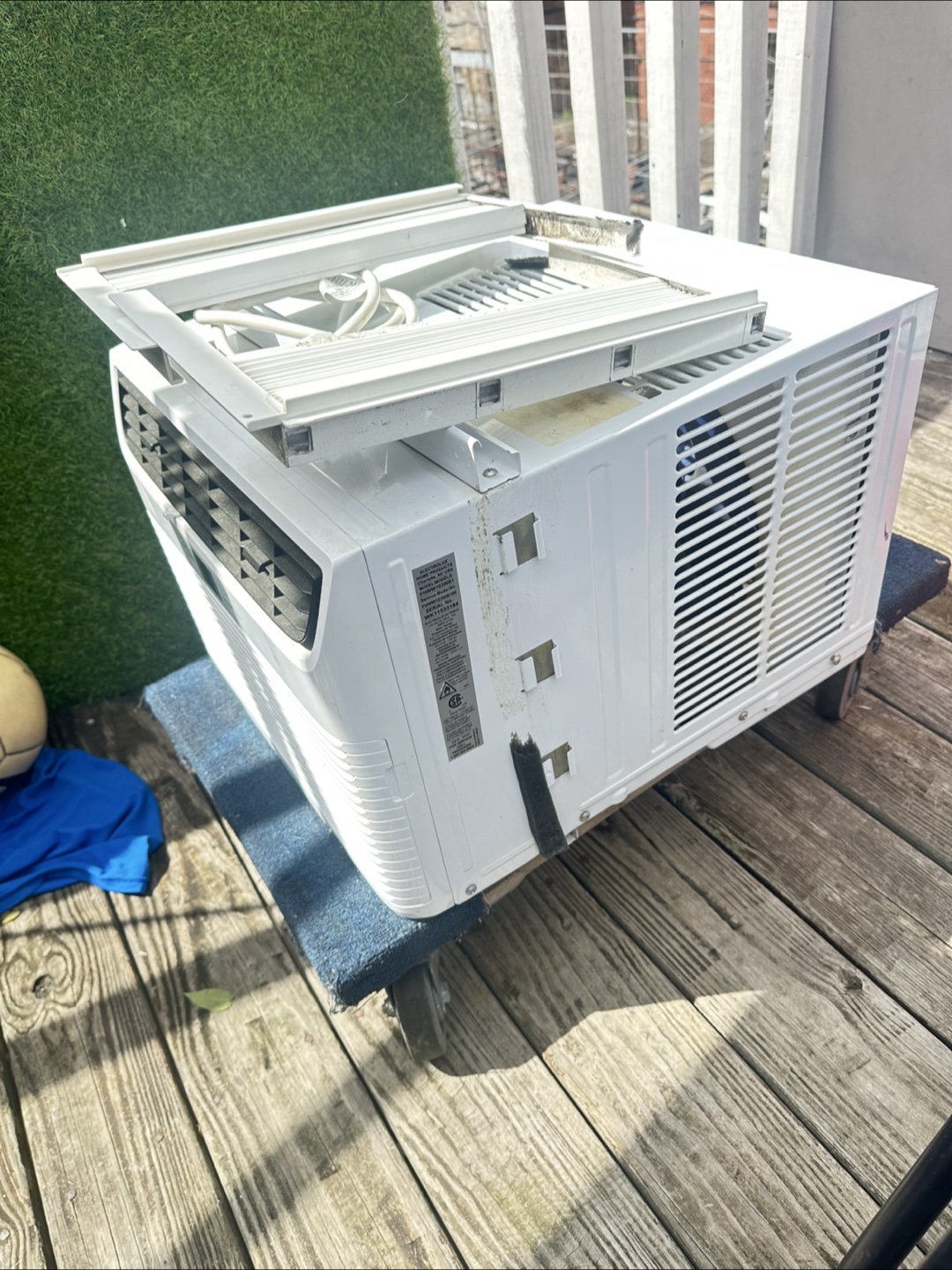Frigidaire Window Air Conditioner - photo 3