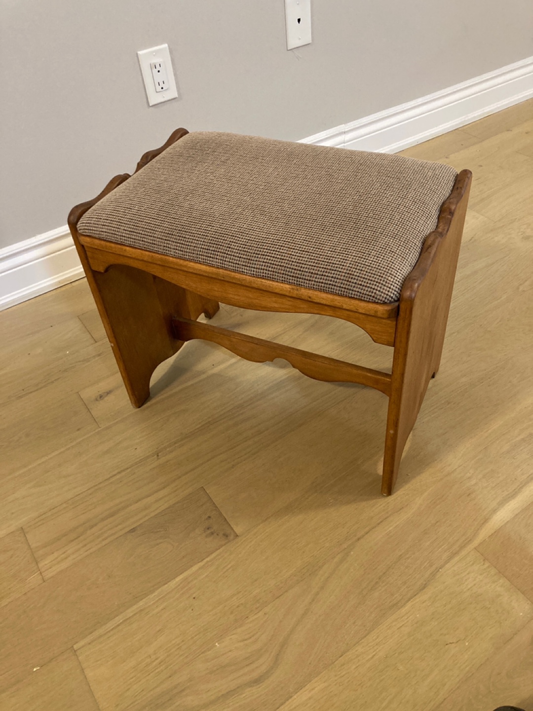 Wooden Vanity Stool with Brown Fabric Cushion - photo 2