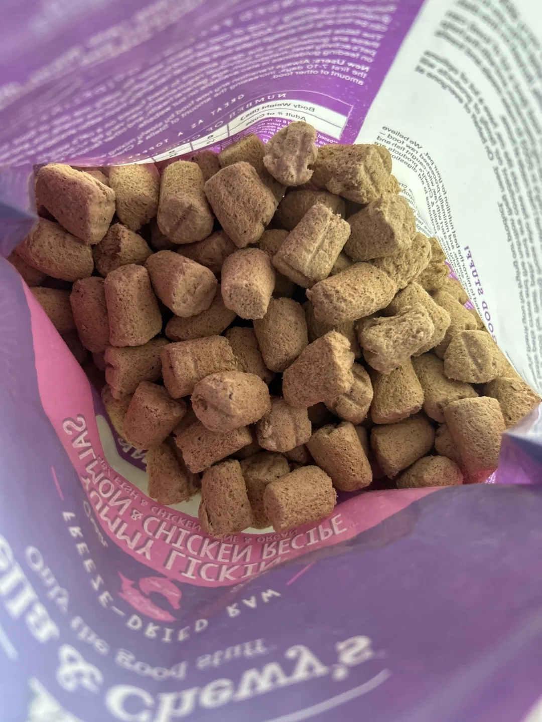 Salmon & Chicken Dinner Morsels for Cats image indicator(4)