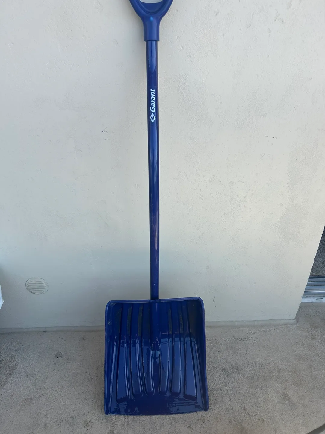 Garant Snow Shovel thumbnail