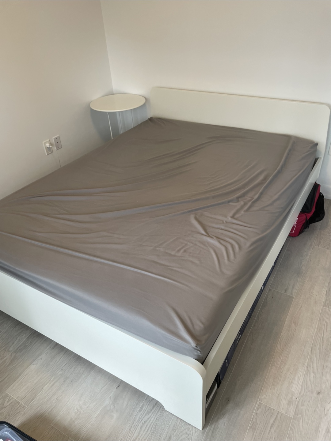 IKEA ASKVOLL White Queen Bed Frame - photo 2
