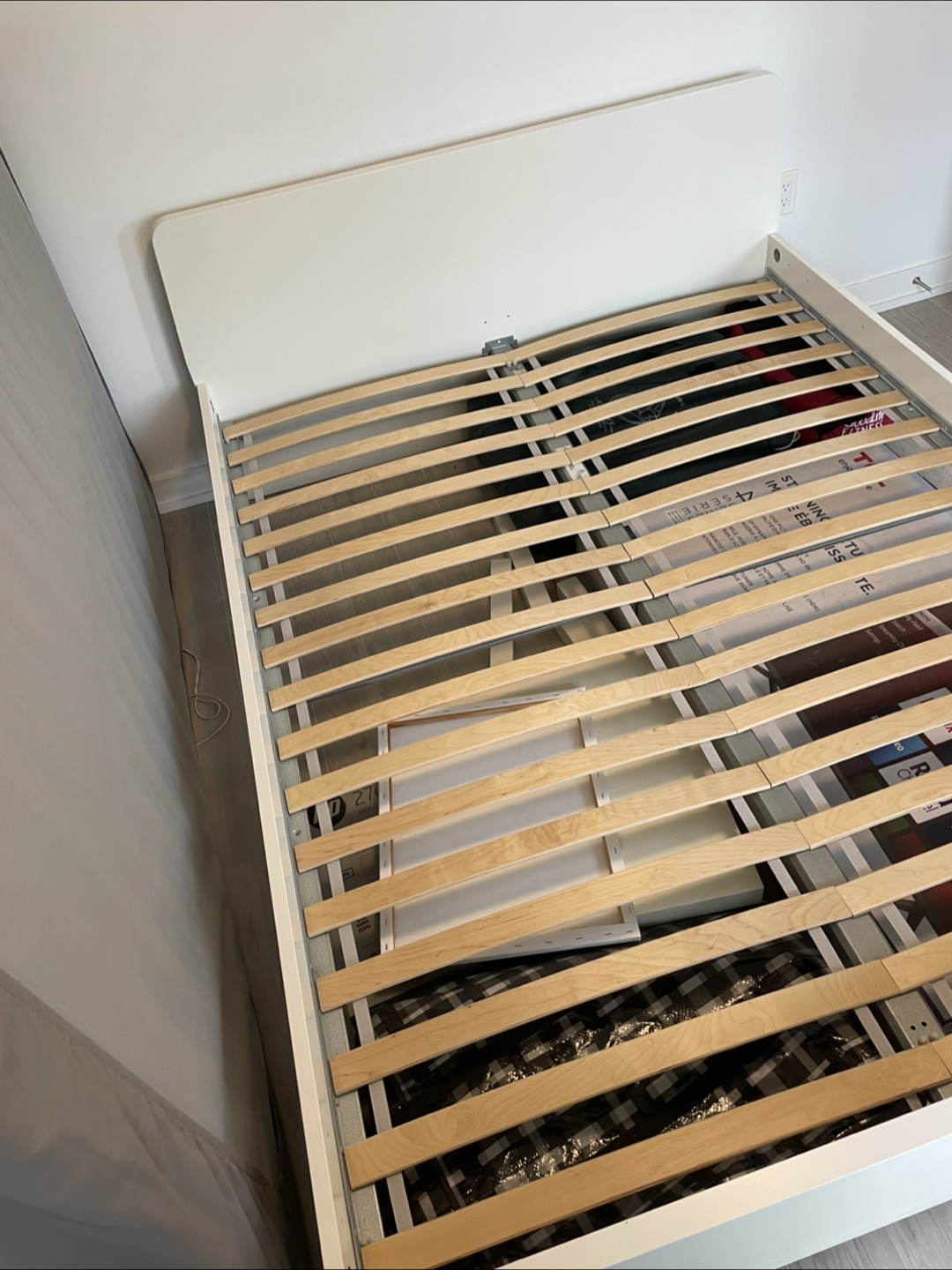 IKEA ASKVOLL White Queen Bed Frame - photo 4