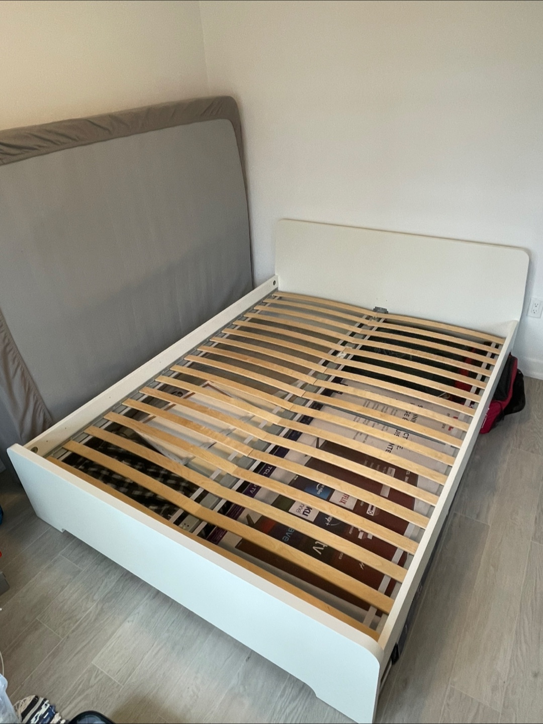 IKEA ASKVOLL White Queen Bed Frame - photo 3