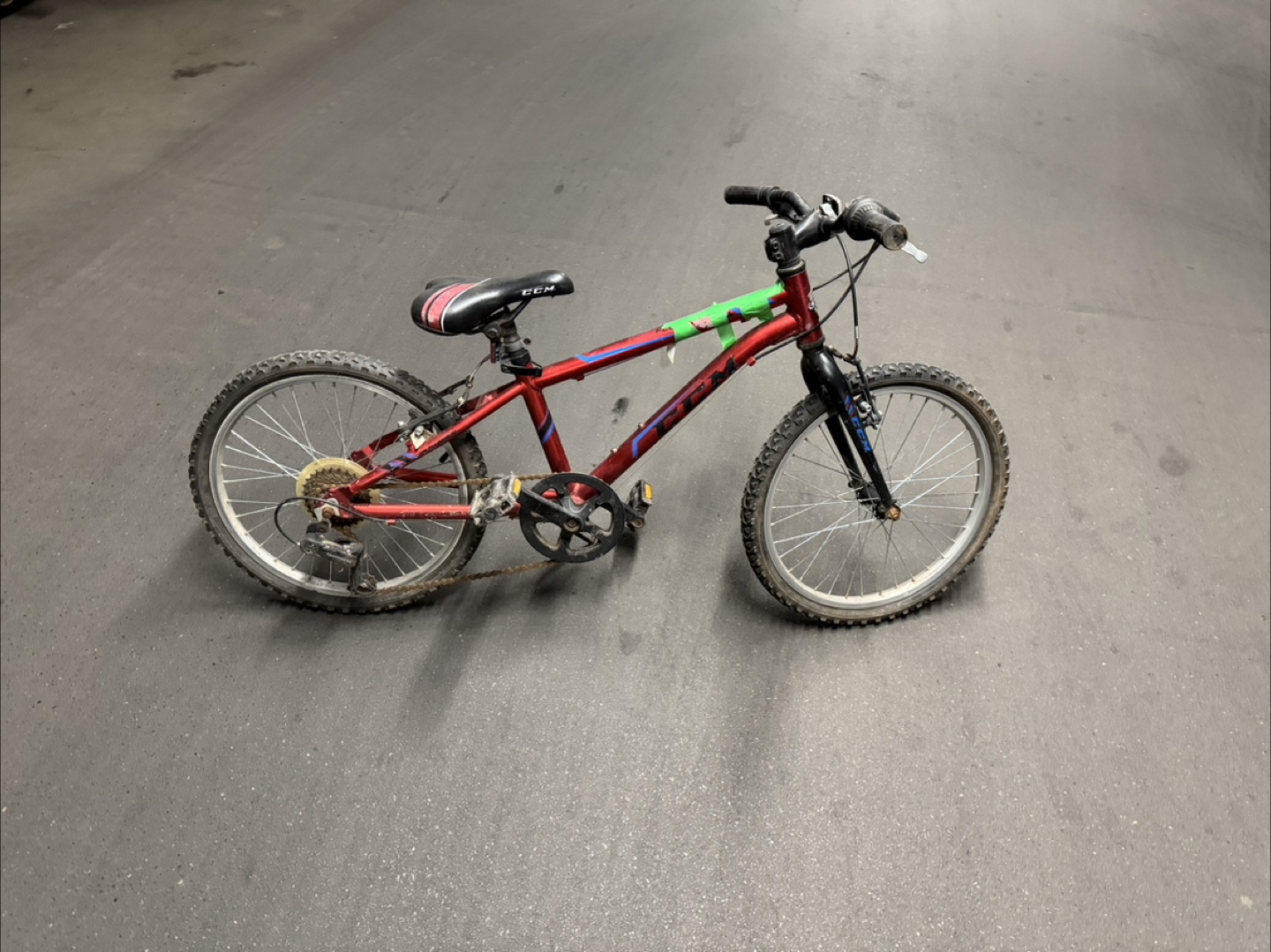 Kids' CCM Mountain Bike - photo 3