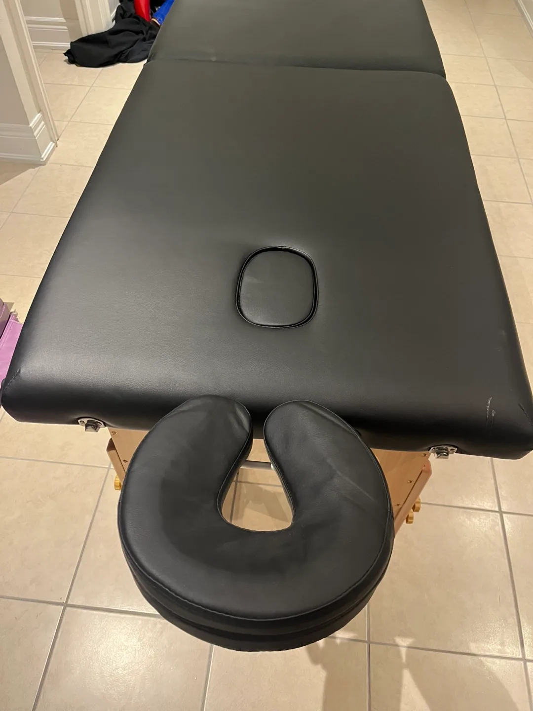 Portable Massage Table with Carrying Case thumbnail