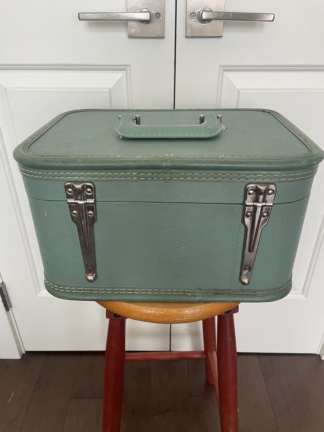 Vintage Green Train Case - photo 3