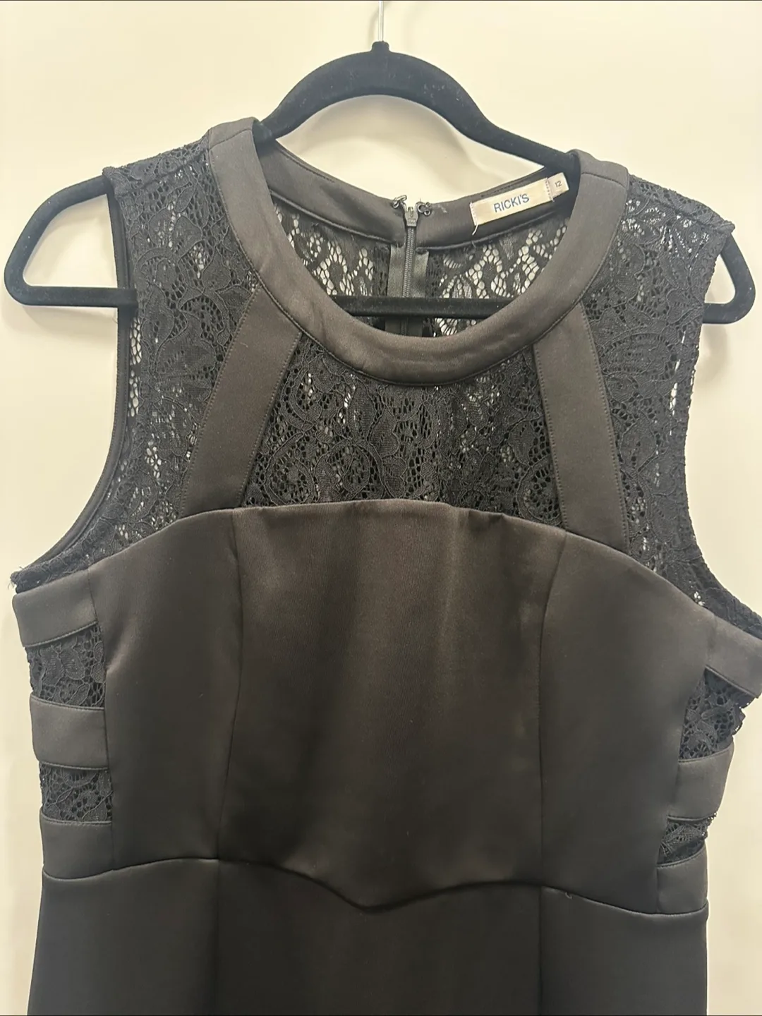 Ladies Black Lace Dress image indicator(2)