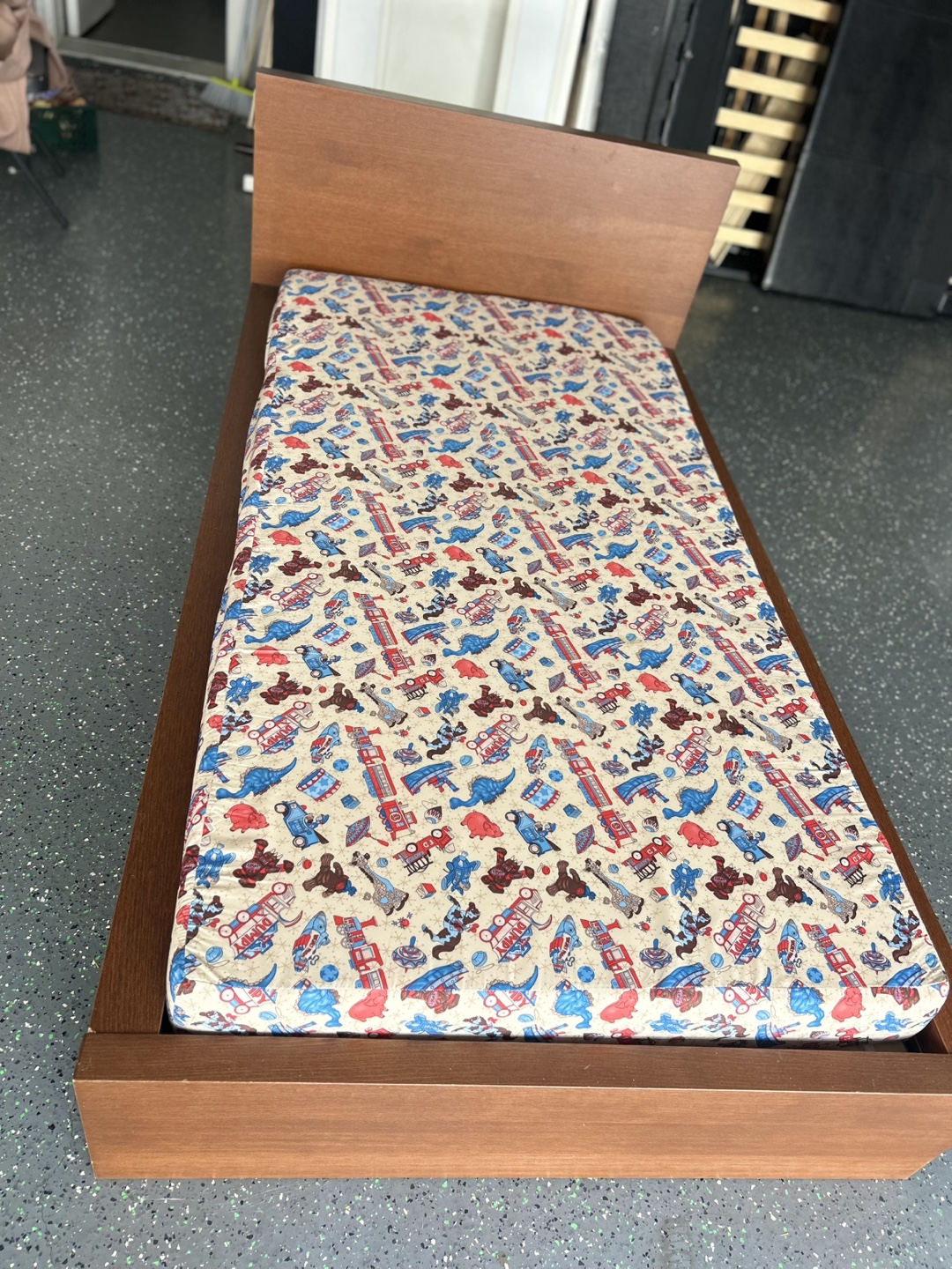 IKEA Single Bed Frame - MALM with mattress - photo 3