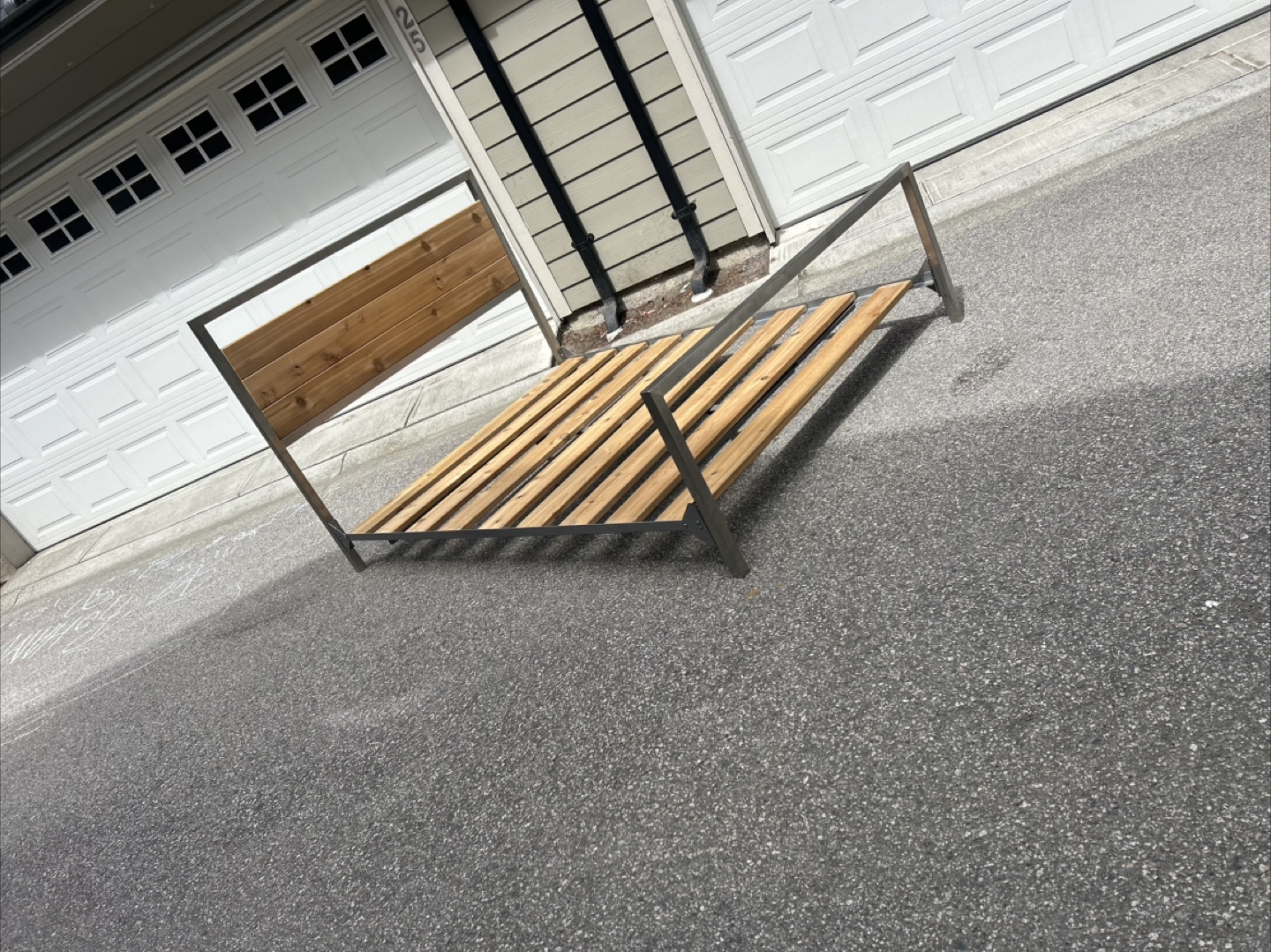 Queen-size Metal and Wood Platform Bed Frame - photo 3