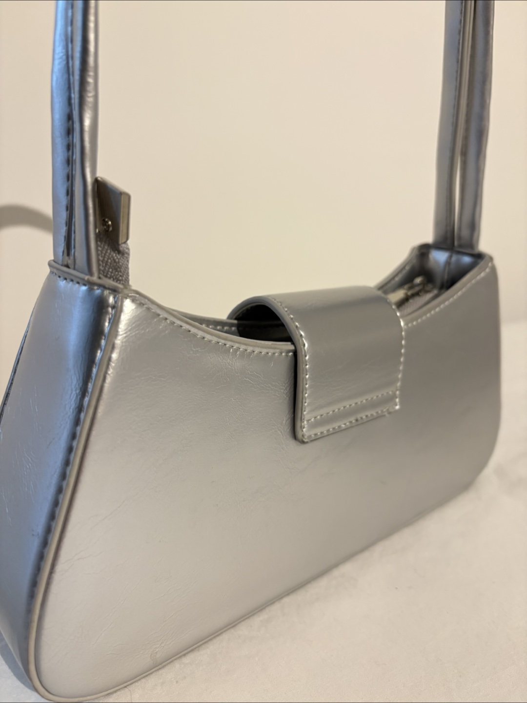 Silver baguette handbag - photo 3