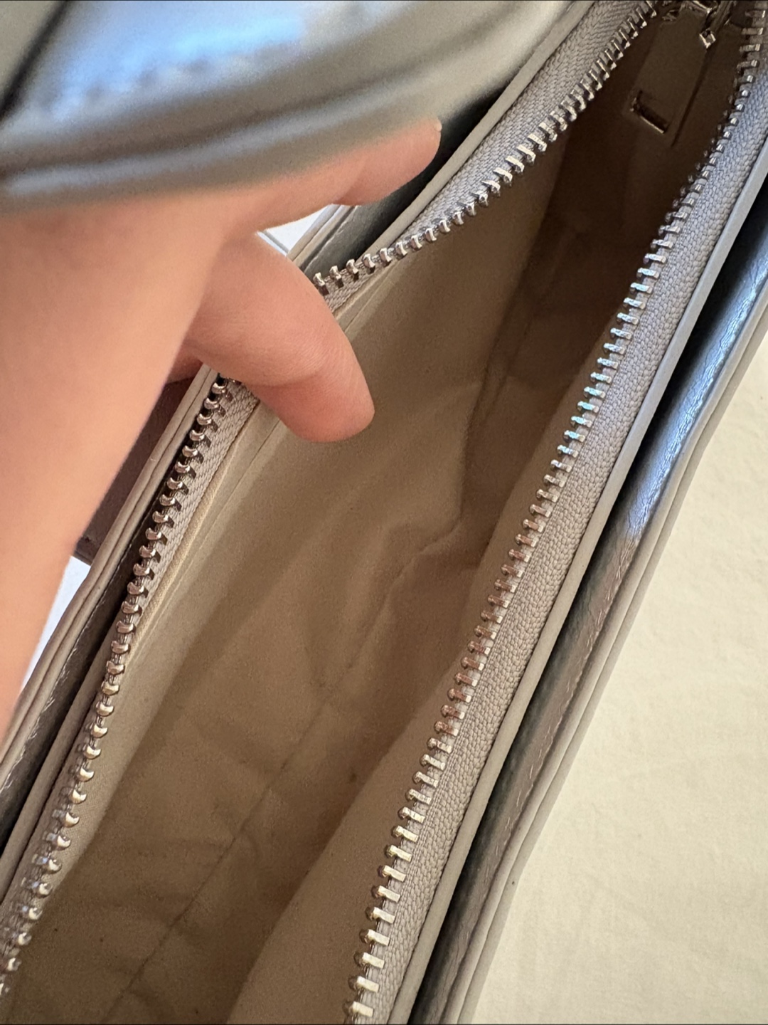Silver baguette handbag - photo 4