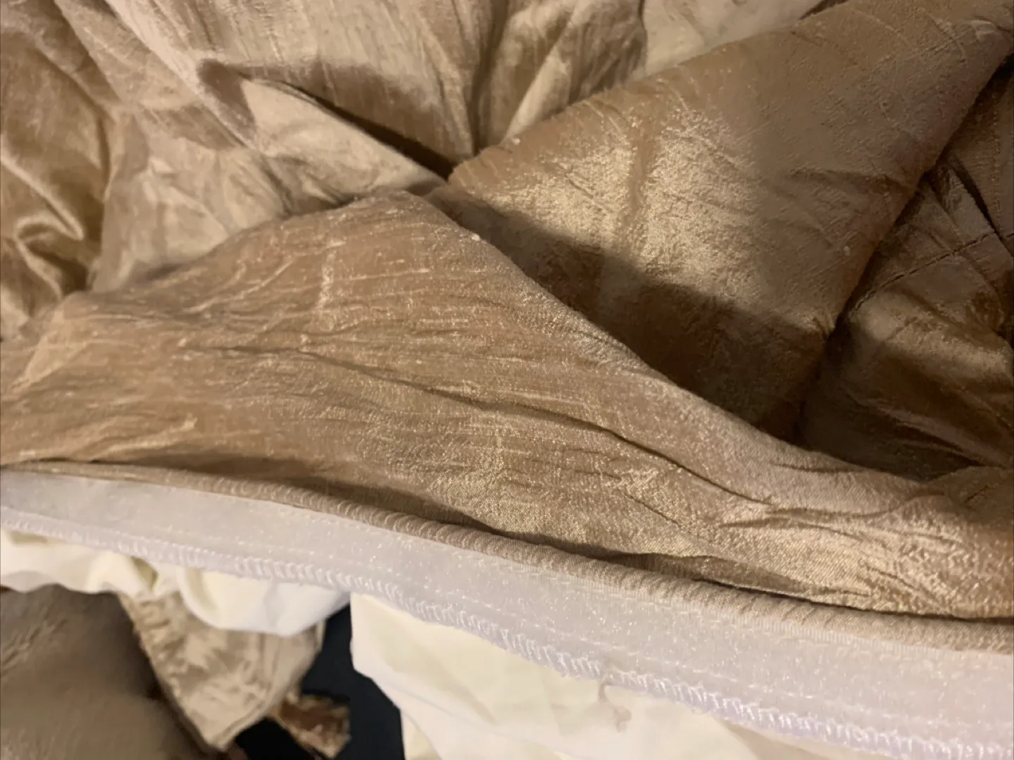 Elegant Gold Curtain Panel with Tassels image indicator(5)