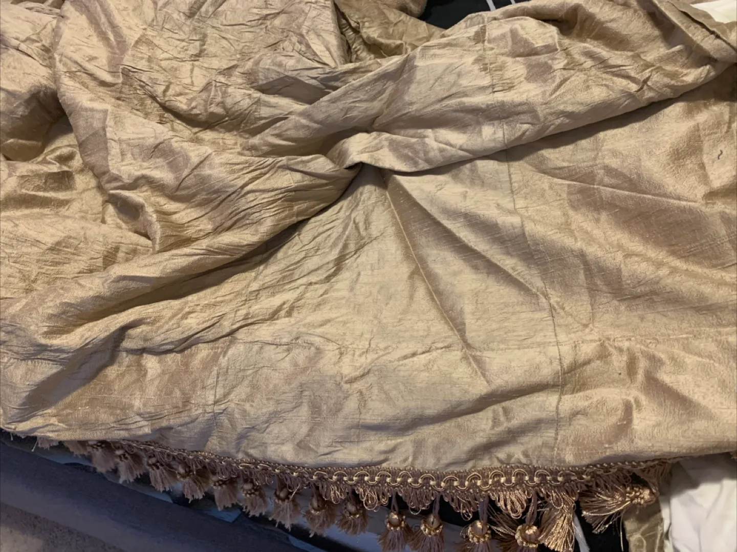 Elegant Gold Curtain Panel with Tassels image indicator(4)