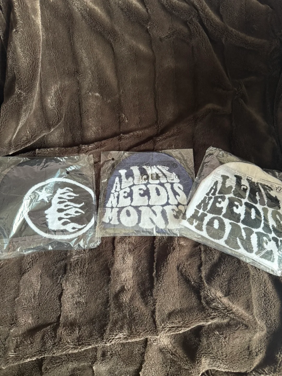 3 New streetwear beanies thumbnail