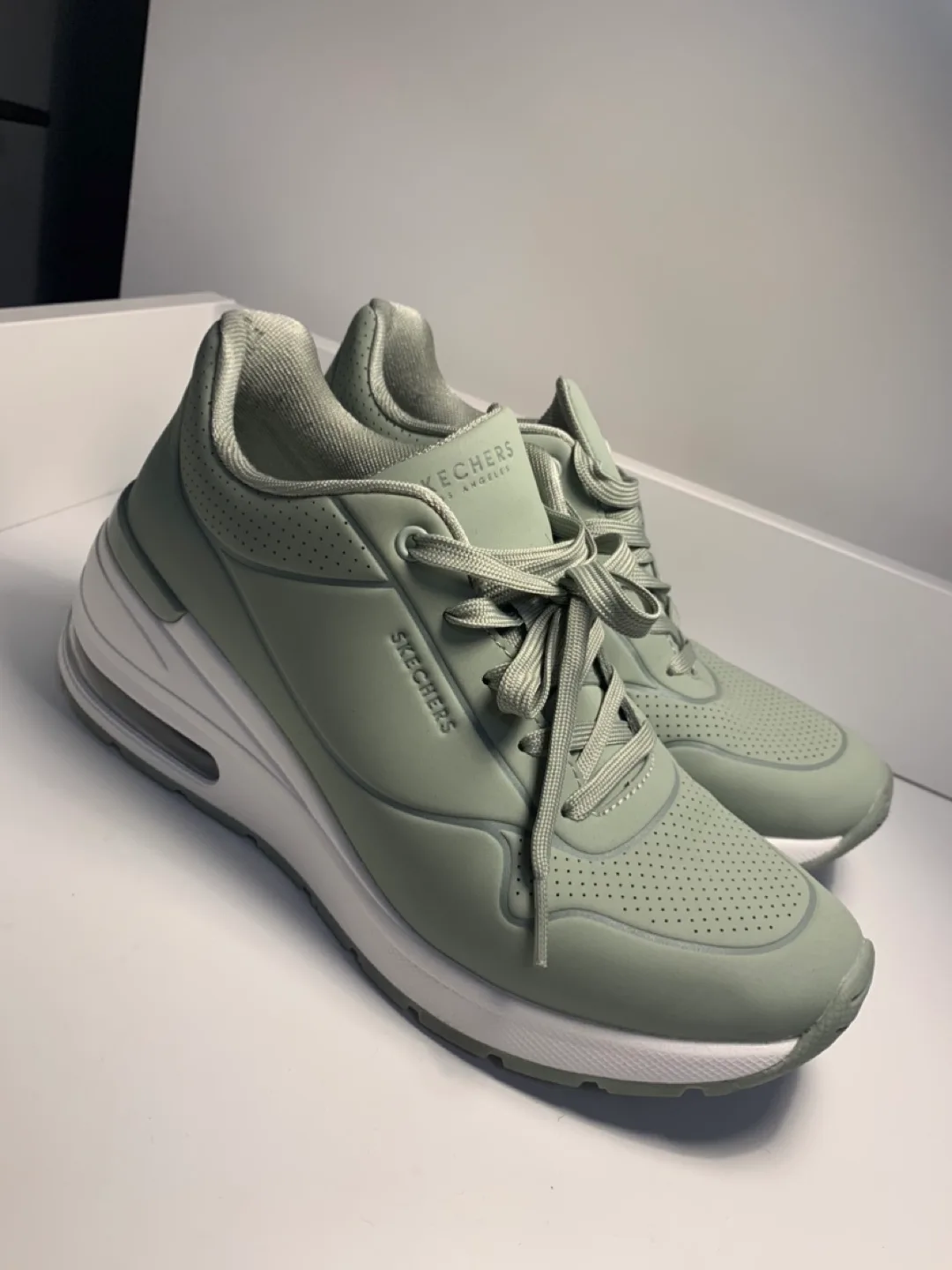 Sage Green Skechers Women's Sneakers - Size 8.5 thumbnail