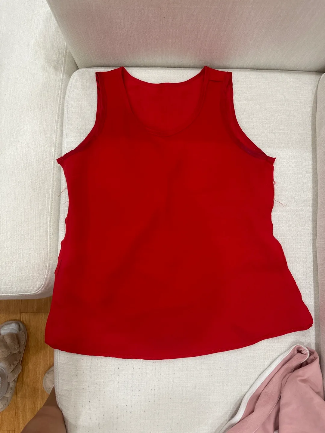 Red sleeveless top thumbnail