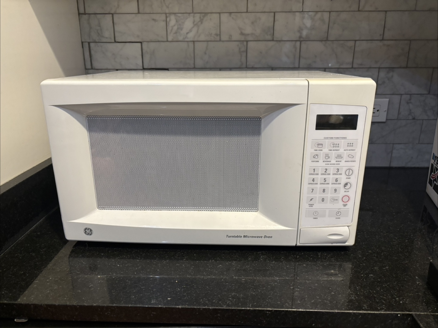 GE White Turntable Microwave Oven