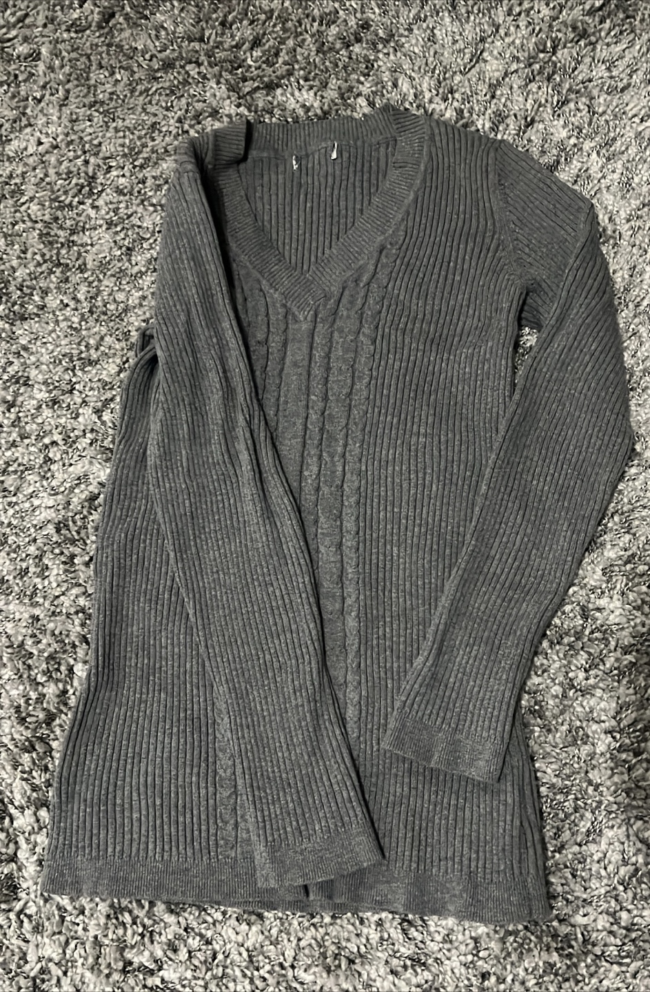Grey v-neck cable knit top - photo 4