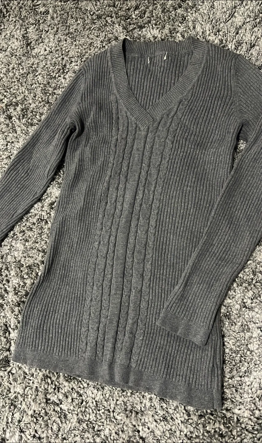 Grey v-neck cable knit top image indicator(2)