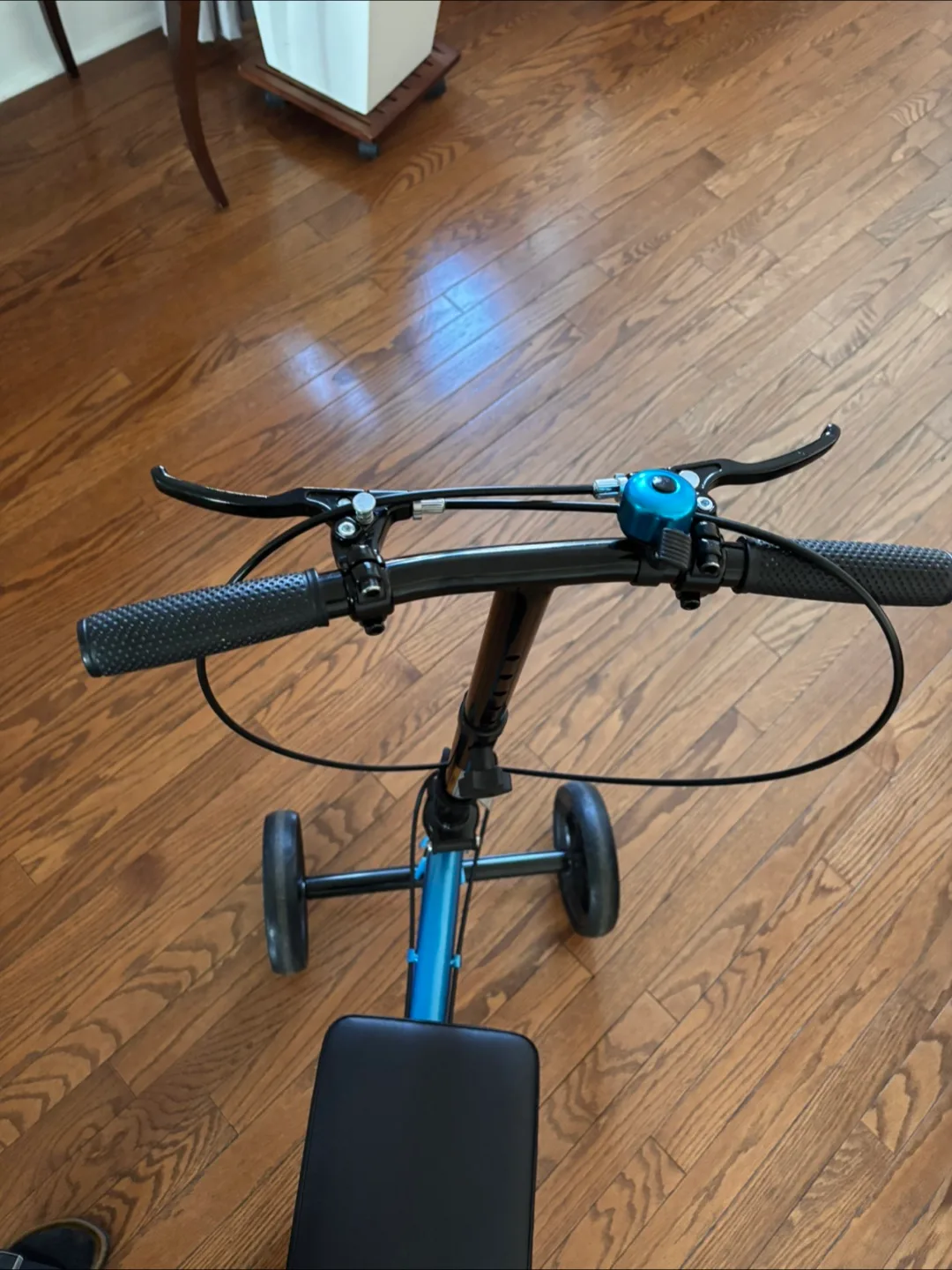 Knee Rover Knee Scooter image indicator(5)