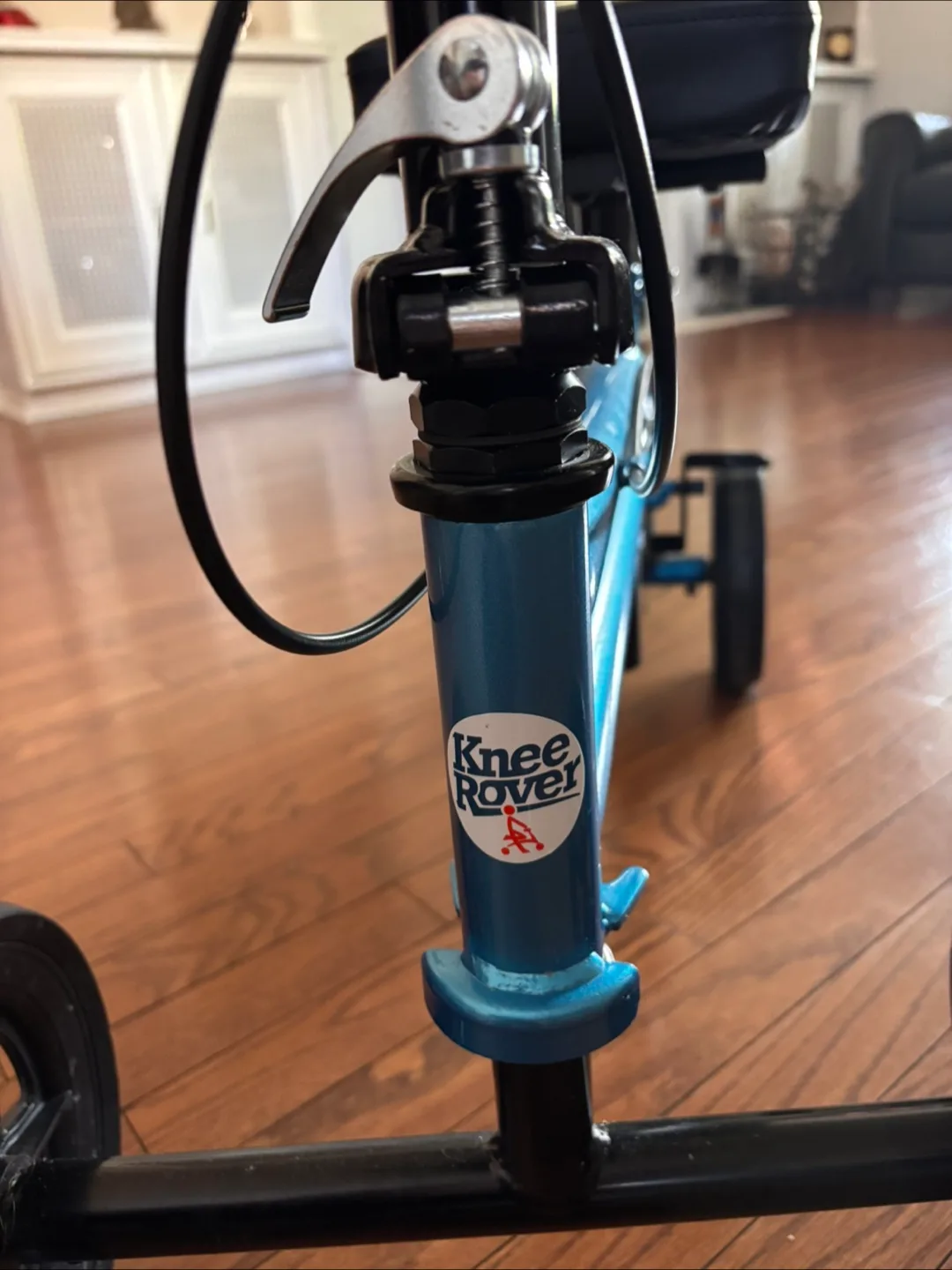 Knee Rover Knee Scooter image indicator(3)