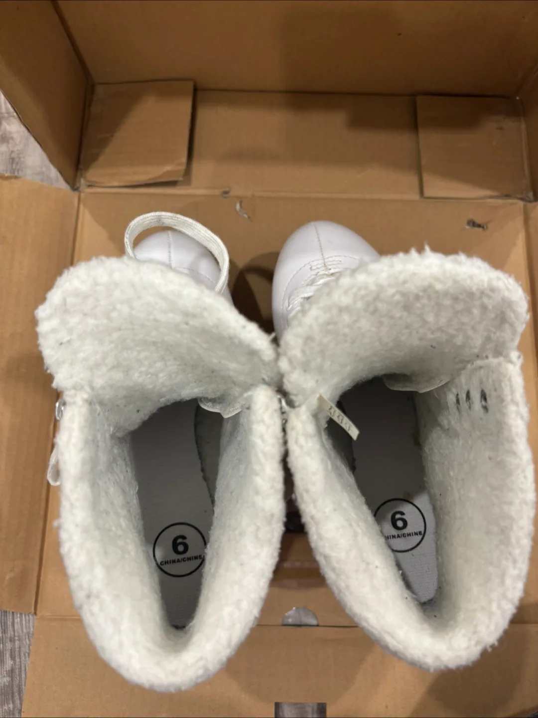 Cameo by Jackson Fleece Lined Skating Shoes - Size 6 image indicator(5)