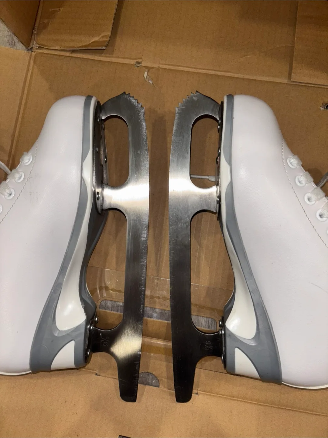 Cameo by Jackson Fleece Lined Skating Shoes - Size 6 image indicator(6)