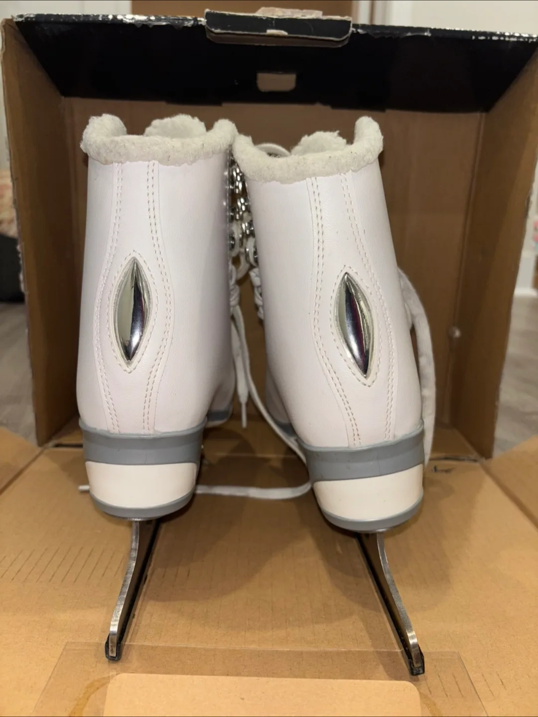 Cameo by Jackson Fleece Lined Skating Shoes - Size 6 image indicator(4)