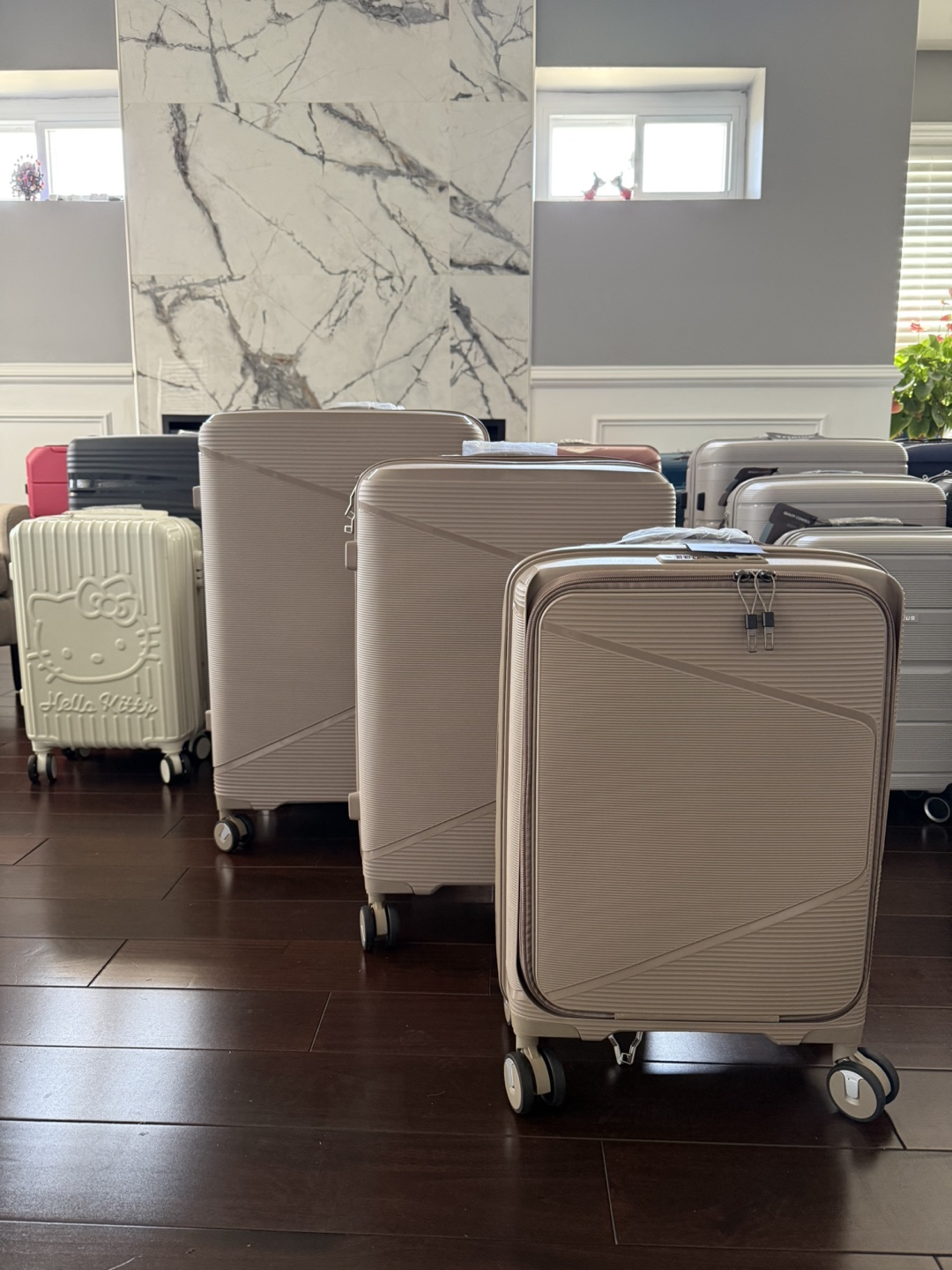 Luggage set