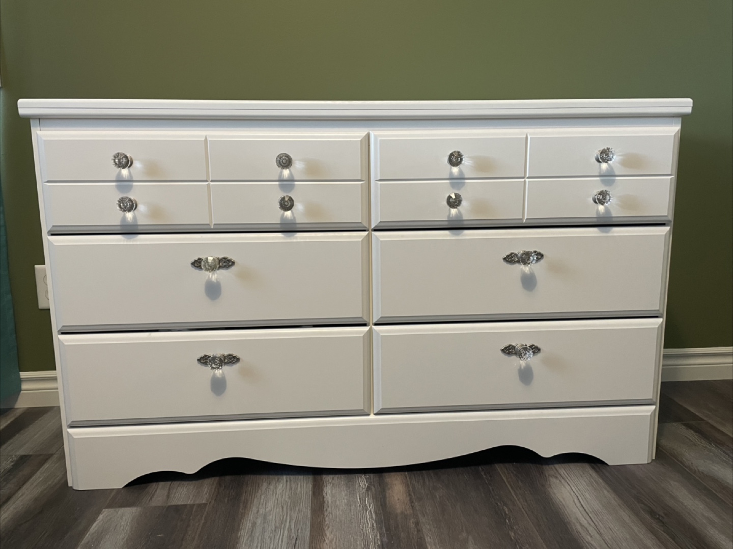 White dresser and mirror set