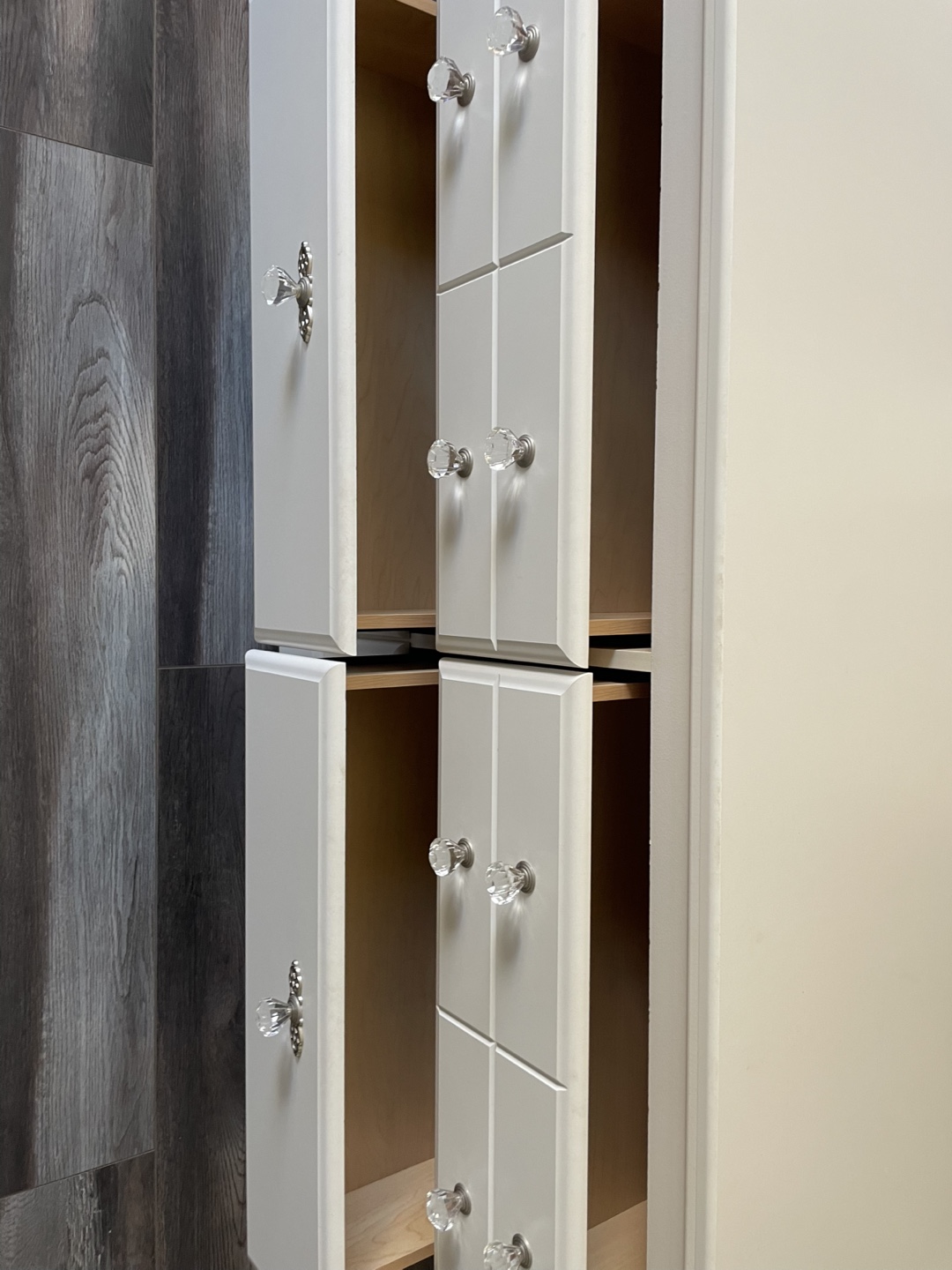 White dresser and mirror set - photo 3
