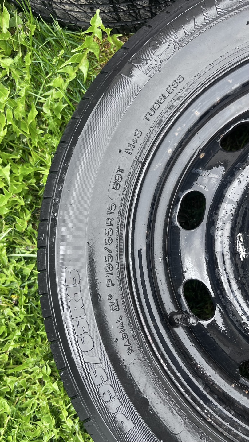 Pair of Michelin 195/65R15 Tires on Steel Rims - photo 3