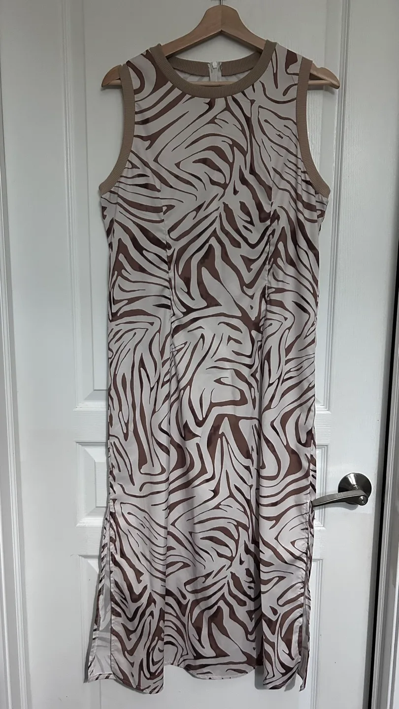 Elegant Sleeveless Zebra Print Midi Dress thumbnail