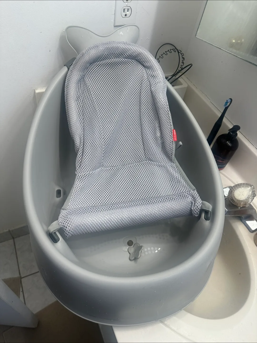 Baby Bath Tub with Support thumbnail