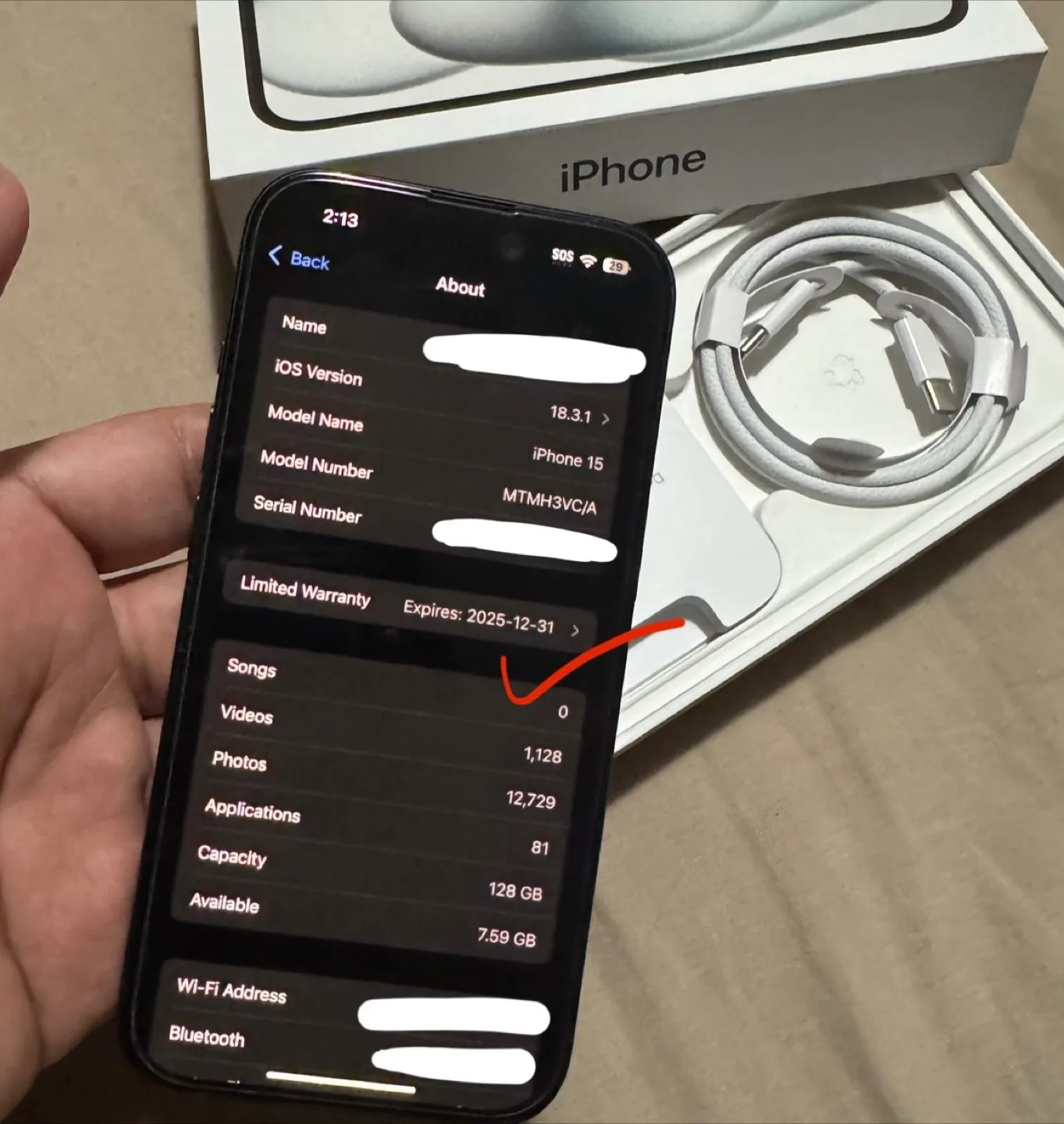 iPhone 15 - 128GB - 100% Battery - Apple Warranty Dec 2025 image indicator(3)