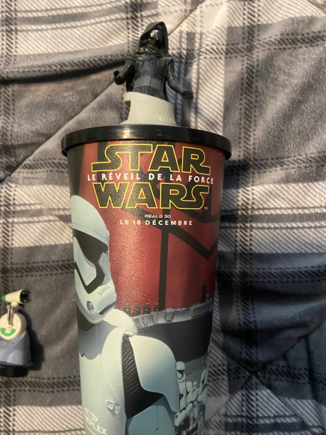 Star Wars Cups with Figurines image indicator(4)
