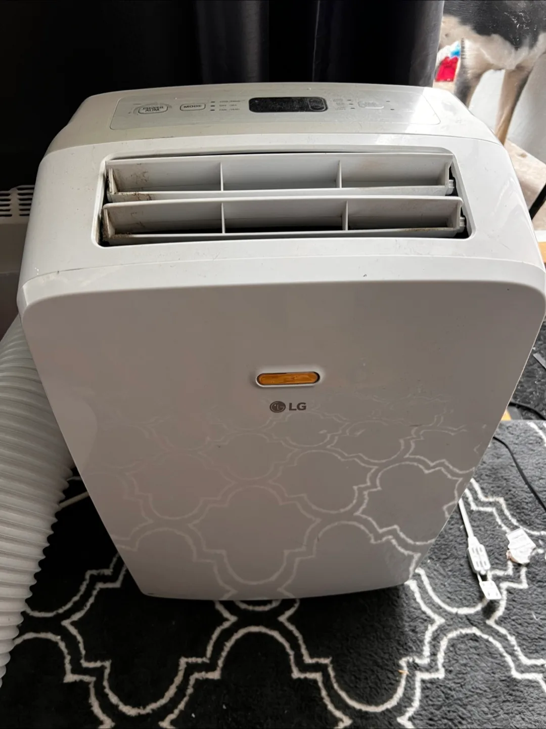 LG Portable Air Conditioner with Exhaust Hose thumbnail