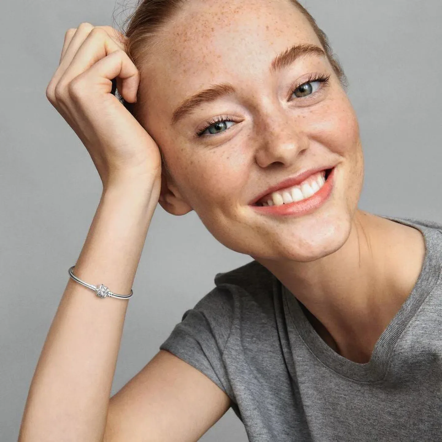 🤩LIMITED EDITION 🤩Pandora Moments Sparkling Shooting Star Clasp image indicator(8)