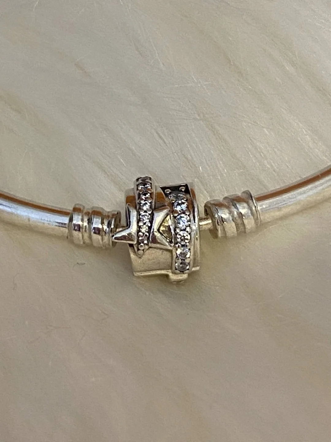 🤩LIMITED EDITION 🤩Pandora Moments Sparkling Shooting Star Clasp image indicator(4)