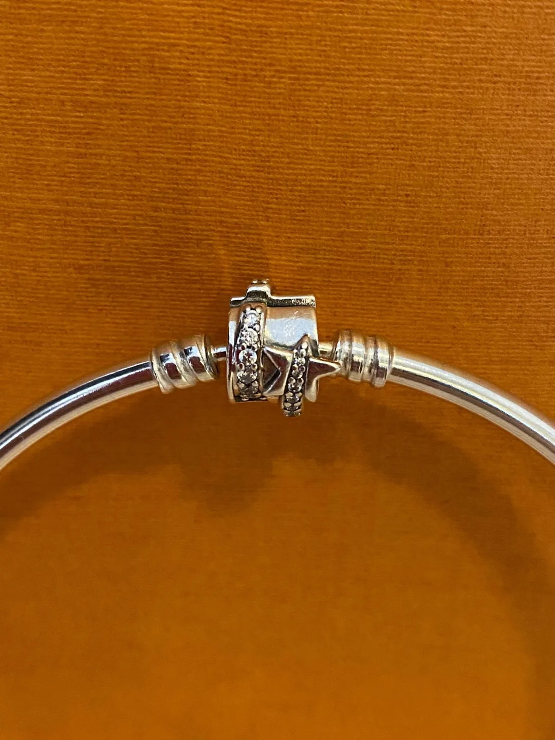 🤩LIMITED EDITION 🤩Pandora Moments Sparkling Shooting Star Clasp image indicator(9)