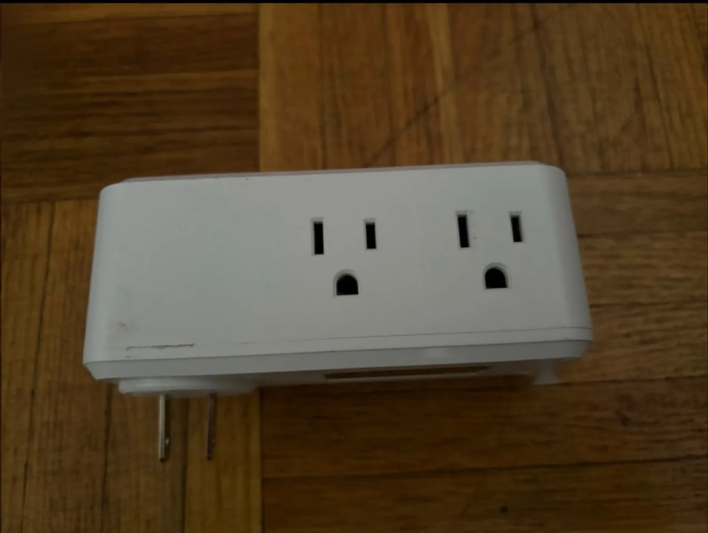 EyGde 3-Outlet Wall Tap with 4 USB Ports image indicator(4)