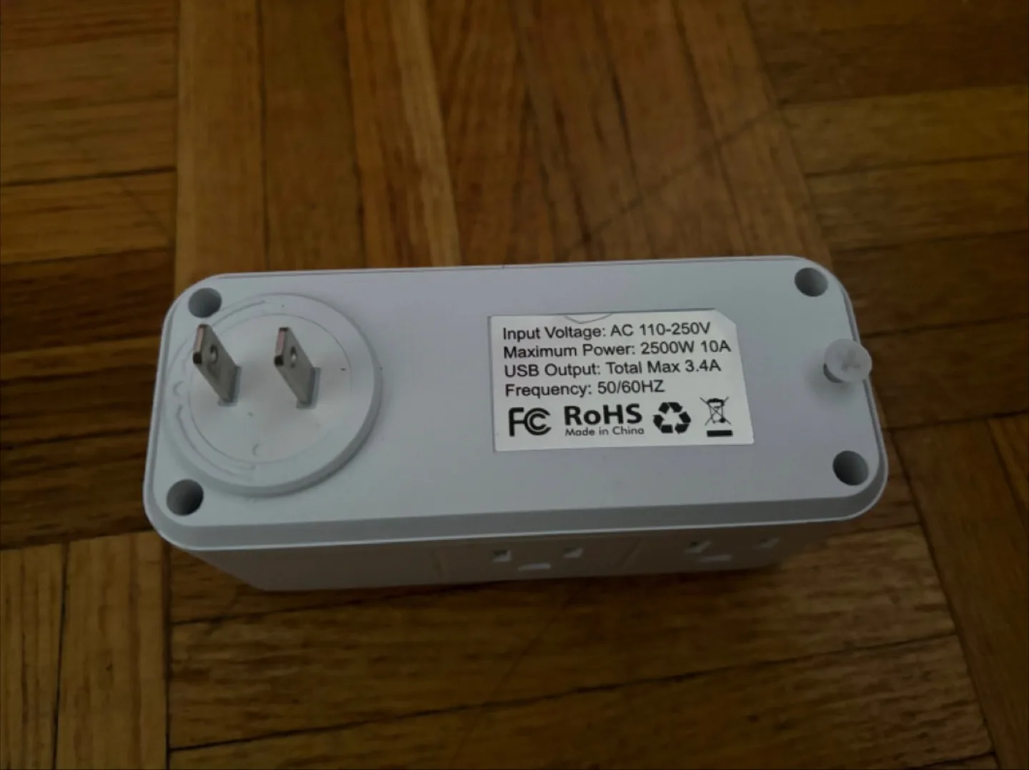 EyGde 3-Outlet Wall Tap with 4 USB Ports image indicator(3)